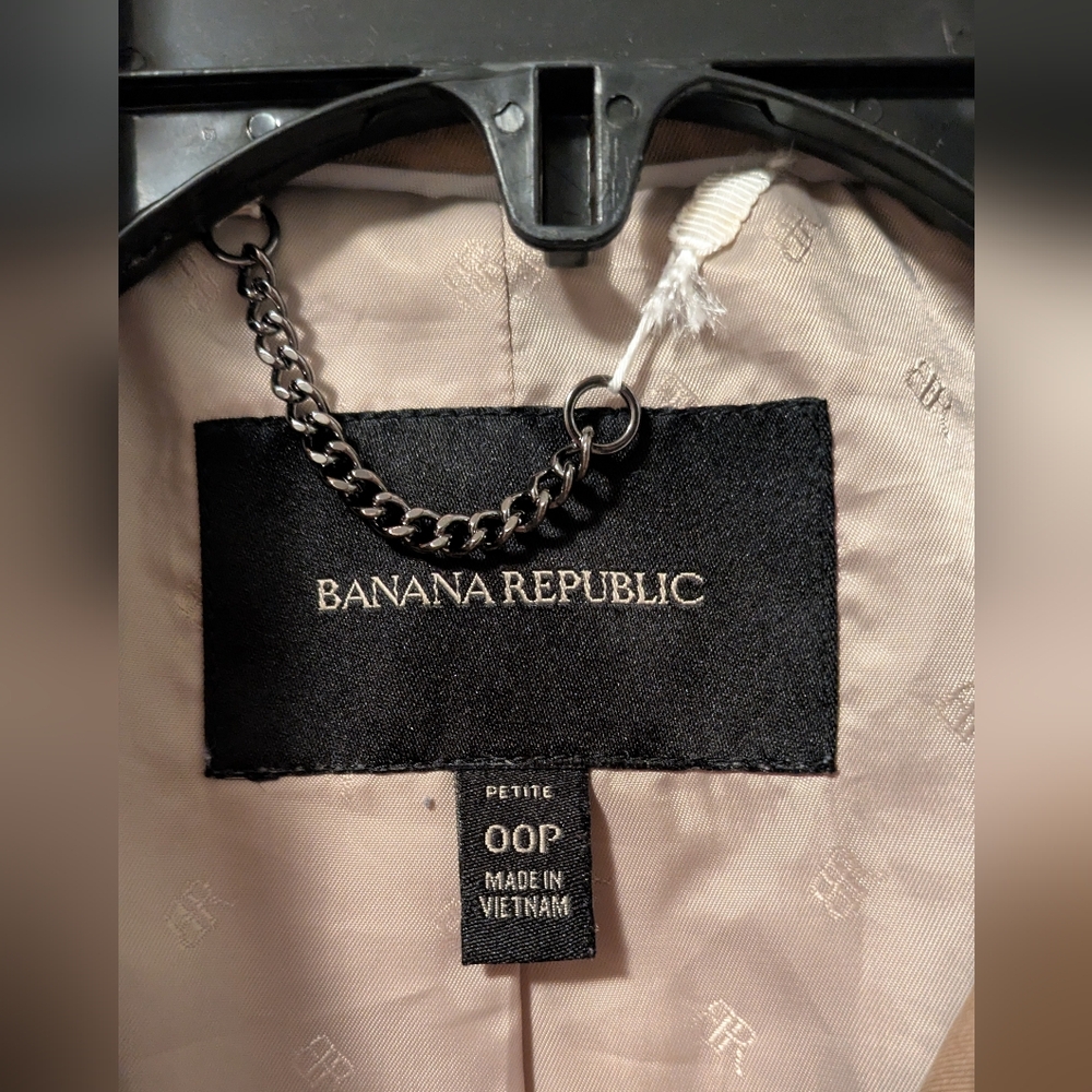 Banana Republic Classic Tan Double-Breasted Women's Trench Coat - Picture 4 of 10